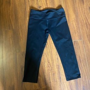 Fabletics Capri Leggings GENTLY USED (Small)